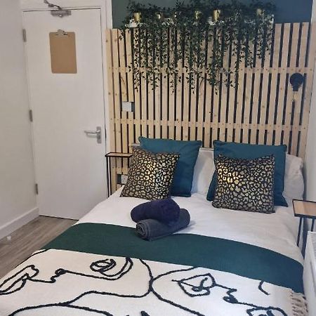 The Appletree Aparthotel Cowley  Екстериор снимка