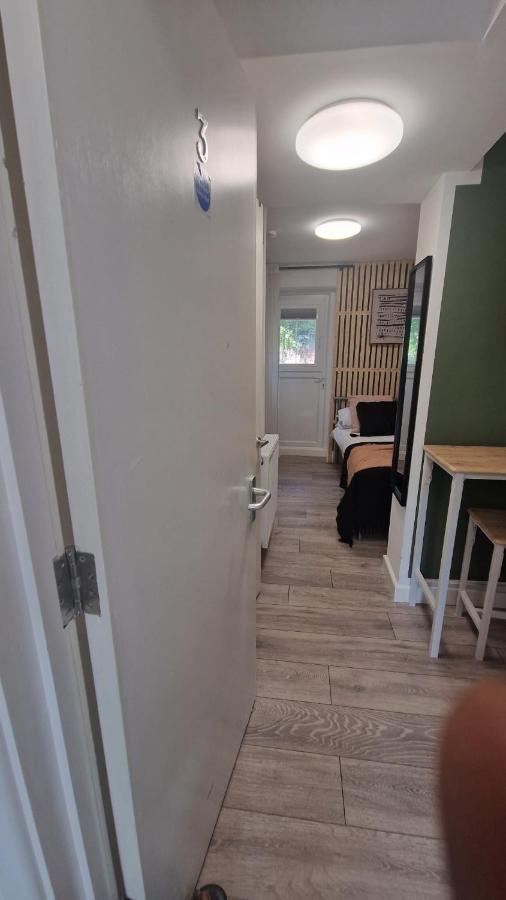 The Appletree Aparthotel Cowley  Екстериор снимка