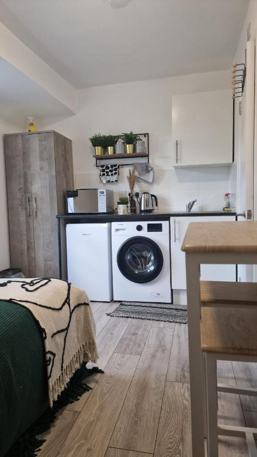 The Appletree Aparthotel Cowley  Екстериор снимка