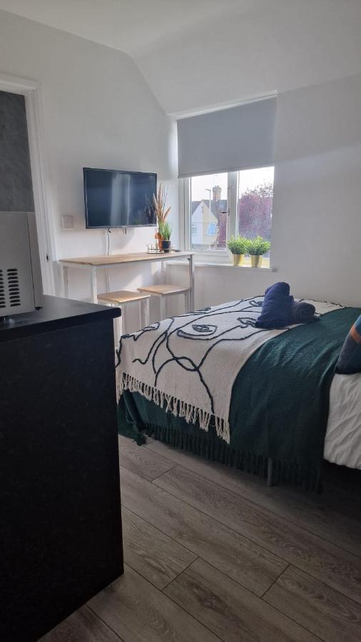 The Appletree Aparthotel Cowley  Екстериор снимка